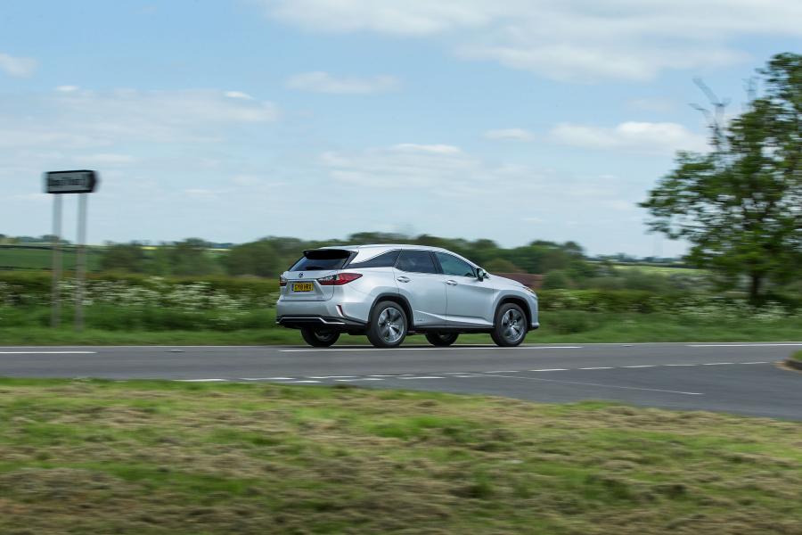  Lexus RX450hL 2018 года  (UK) (фото 18 из 38)